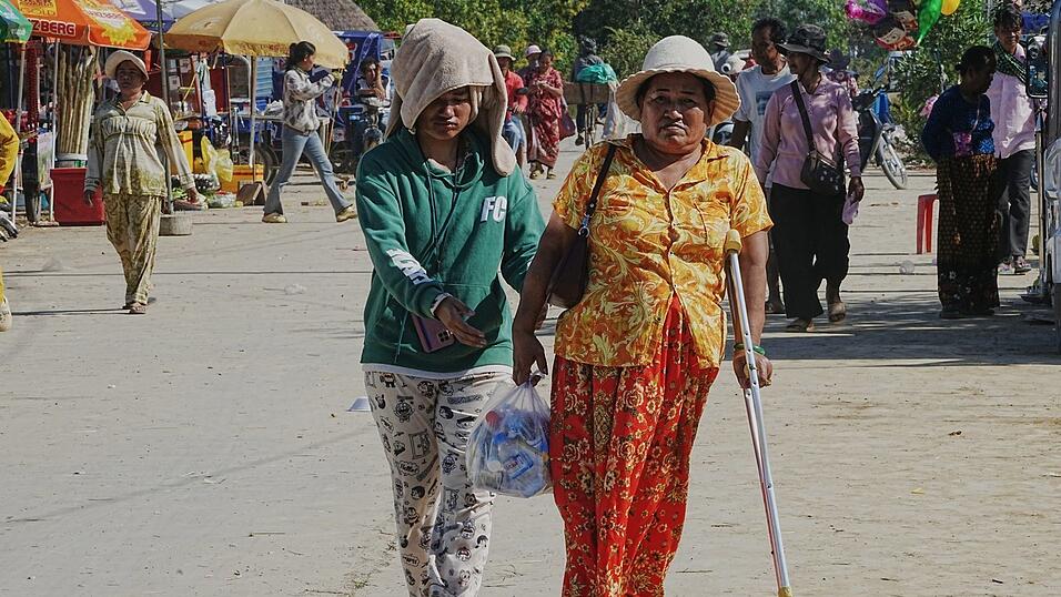 Hunderttausende Bewohner der Grenzregion wurden in die Flucht getrieben. Hunderttausende Bewohner der Grenzregion wurden in die Flucht getrieben.