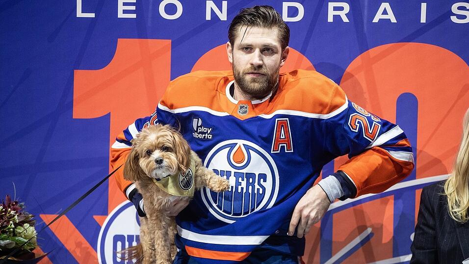 Leon Draisaitl mit seinem Hund Bowie.