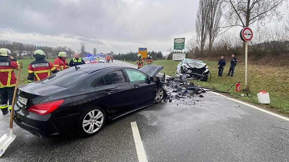Bei Unterglaim ereignete sich ein schwerer Unfall. Bei Unterglaim ereignete sich ein schwerer Unfall.