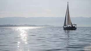 Eine Frau aus Deutschland starb, ihr Ehemann rettete sich mit einem Sprung ins Wasser. (Symbolbild)