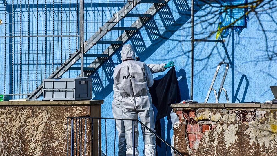 Der Mann soll seine Ehefrau auf einer Feuertreppe erschossen haben. (Archivfoto) Der Mann soll seine Ehefrau auf einer Feuertreppe erschossen haben. (Archivfoto)