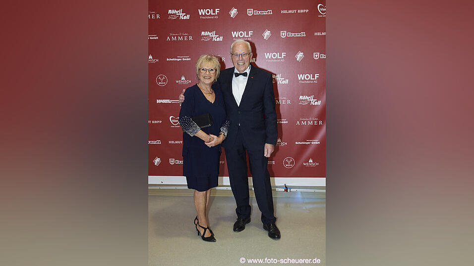 Die Metzgerzunft hat am Samstagabend in die Joseph-von-Fraunhofer-Halle eingeladen. Die Metzgerzunft hat am Samstagabend in die Joseph-von-Fraunhofer-Halle eingeladen.