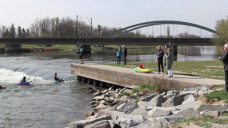Vertreter von Beh&ouml;rden und Vereinen diskutierten &uuml;ber mehr Miteinander an Fl&uuml;ssen. Die Isarwelle fungierte dabei als Positiv-Beispiel.