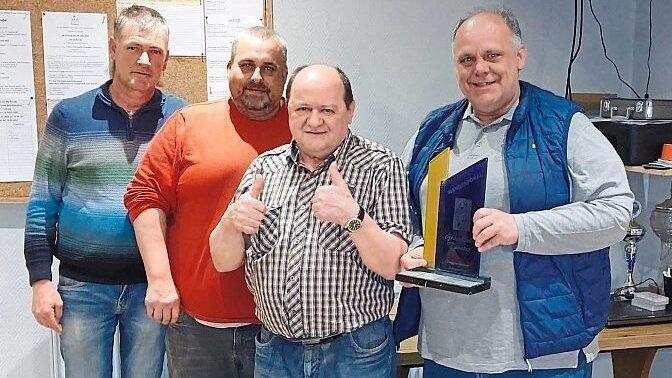 Die Siegermannschaft des Veteranen- und Reservistenvereins Schlatzendorf: Franz Klehr (v.l.), Thomas Muggenthaler, Walter Kramh&ouml;ller und Dorfsprecher Alois Pinzl, der das Einzel gewann.