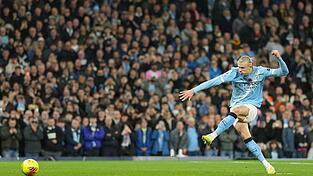 Erling Haaland vergab einen Strafstoß, erzielte aber die Führung für Manchester City. Erling Haaland vergab einen Strafstoß, erzielte aber die Führung für Manchester City.