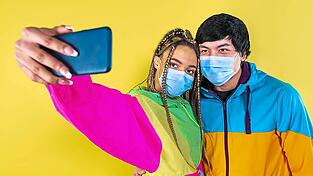 Öfter als einem lieb sein kann: Der Griff zum Smartphone ist für viele Gewohnheit. Immer mehr Nutzer wollen daher digital fasten.