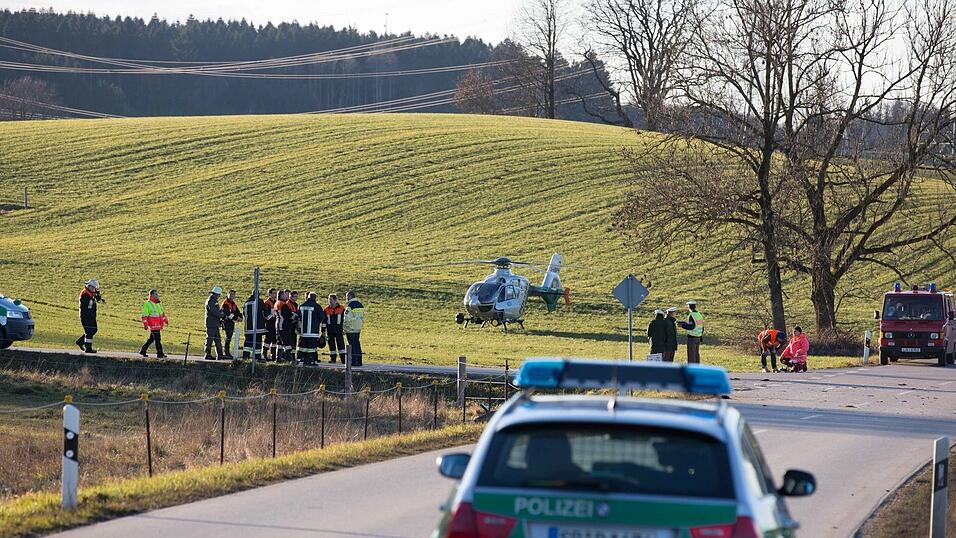 Bei einem schweren Verkehrsunfall am Freitagnachmittag kam ein 17-j&auml;hriger Kradfahrer ums Leben. (Foto: FD)