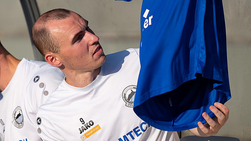 Florian Knauer wird sich das Bogener Trikot künftig nicht mehr überstreifen. Florian Knauer wird sich das Bogener Trikot künftig nicht mehr überstreifen.