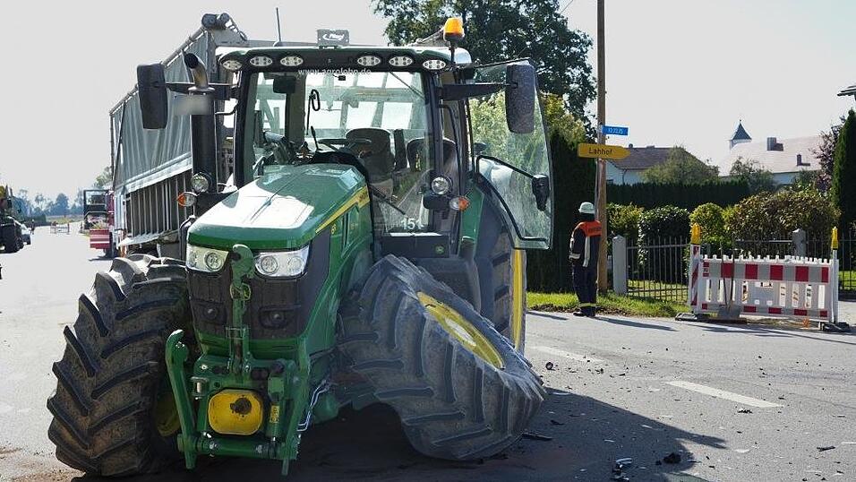 Auf der B8 bei Niedermünchsdorf hat sich am Samstagvormittag ein Verkehrsunfall ereignet. Auf der B8 bei Niedermünchsdorf hat sich am Samstagvormittag ein Verkehrsunfall ereignet.