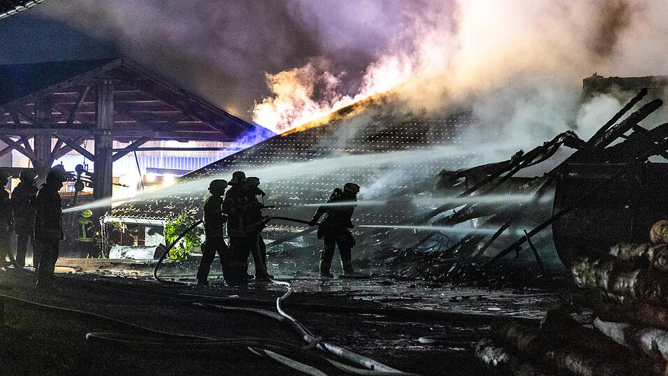 Bei Rinchnach brannte am fr&uuml;hen Sonntagmorgen ein Stall.