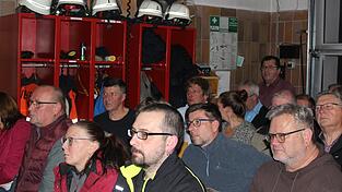 Über 60 interessierte Bürger aus Pirka kamen zur Bürgerversammlung.