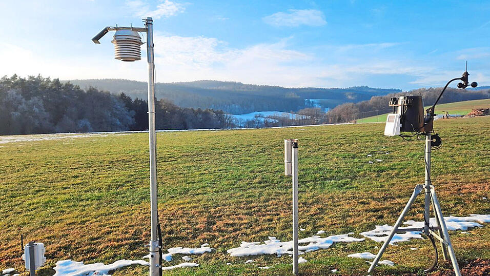 Die Wetterstation Eggerszell am 22. Januar bei freundlichem und ruhigem Wetter.