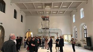 Blick in den neugestalteten Rathaussaal, der durch viel Technik modern nutzbar wird. Blick in den neugestalteten Rathaussaal, der durch viel Technik modern nutzbar wird.