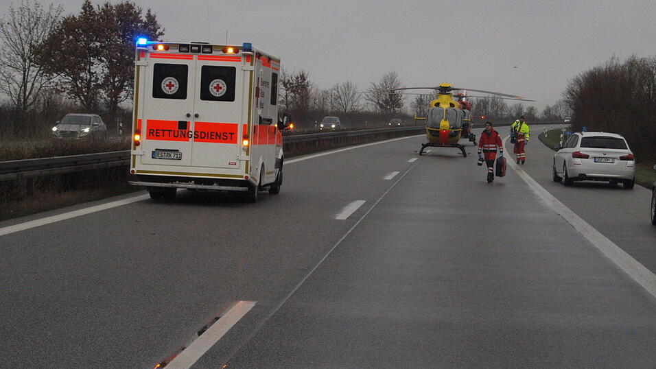 Am Sonntag ist ein Auto auf der A92 von der Fahrbahn gekommen. Am Sonntag ist ein Auto auf der A92 von der Fahrbahn gekommen.
