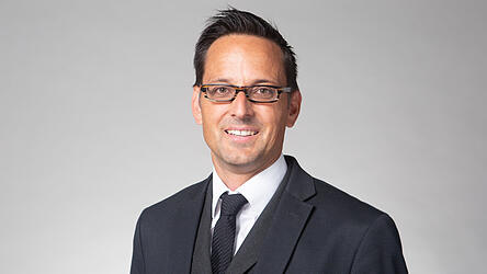 Josua Mulzer ist der neue Schulleiter. Josua Mulzer ist der neue Schulleiter.