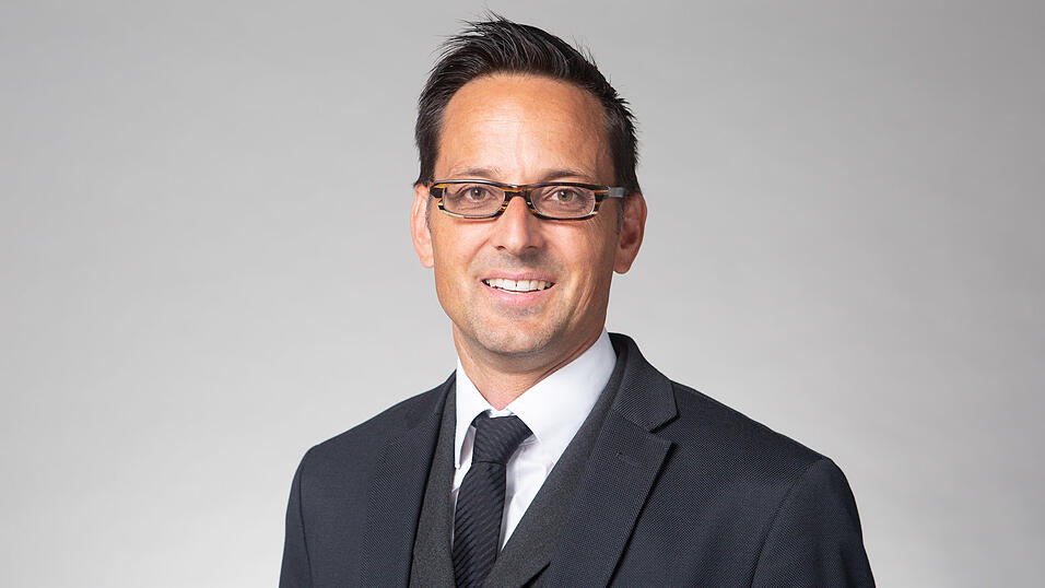 Josua Mulzer ist der neue Schulleiter. Josua Mulzer ist der neue Schulleiter.
