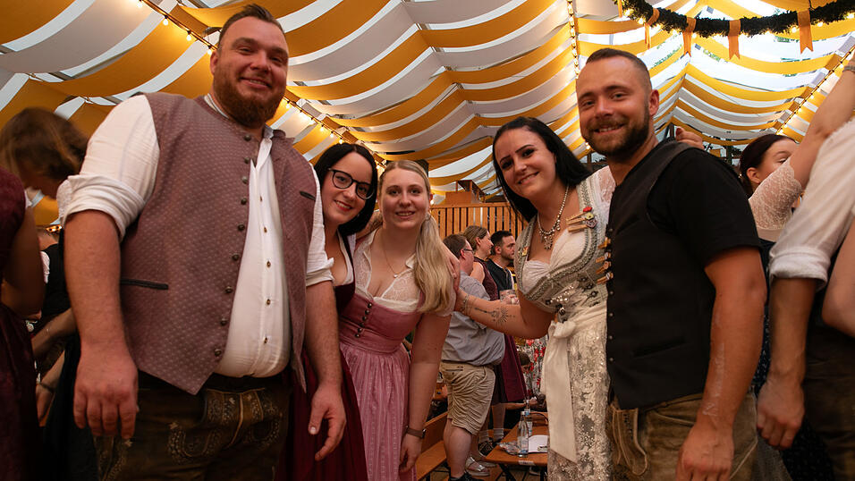 Die Partybilder vom Mittwoch, 13. August, aus dem Festzelt Nothaft. Die Partybilder vom Mittwoch, 13. August, aus dem Festzelt Nothaft.