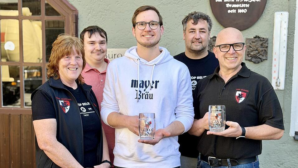 Sehen der Kooperation mit gro&szlig;er Zuversicht entgegen: Dagmar Lax-Hastreiter, Thilo Palme, Brauer Andreas Mayer und die beiden Vorsitzenden Andreas Hinder sowie Daniel Reitmeier (von links).