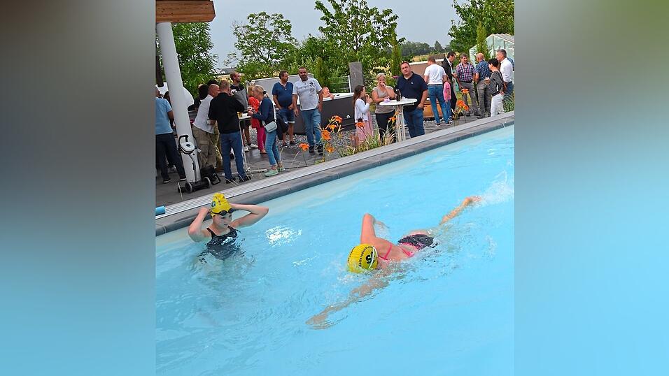 Die Gegenstromanlage im Test der Profis. Christina Gockeln ist Weltmeisterin im Eisschwimmen.