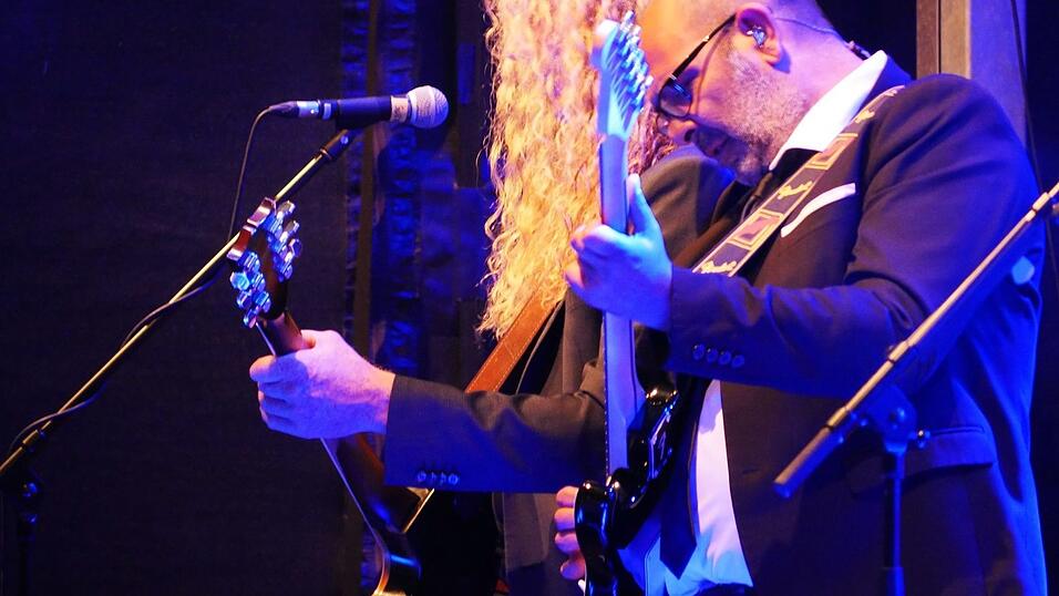 Mit seiner 'Heile Welt'-Tour ist Hannes Ringlstetter zweimal in Passau zu Gast.