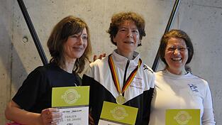 &Uuml;ber den Titelgewinn konnte sich Marion Engel (Mitte) freuen, sie kam auch &uuml;ber die 7000 Meter-Grenze.