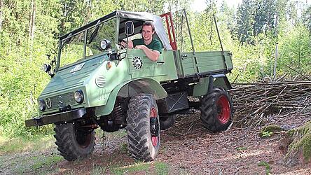 'Der g'hört zur Familie dazu': Der Unimog 411 ist aus dem Leben von Ludwig Weinfurtner nicht mehr wegzudenken.