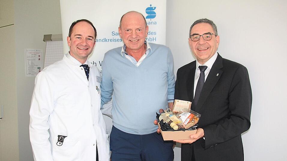 Oliver Bredel und Dr. Florian Stadler verabschieden sich von Dr. Herbert Weidacher.