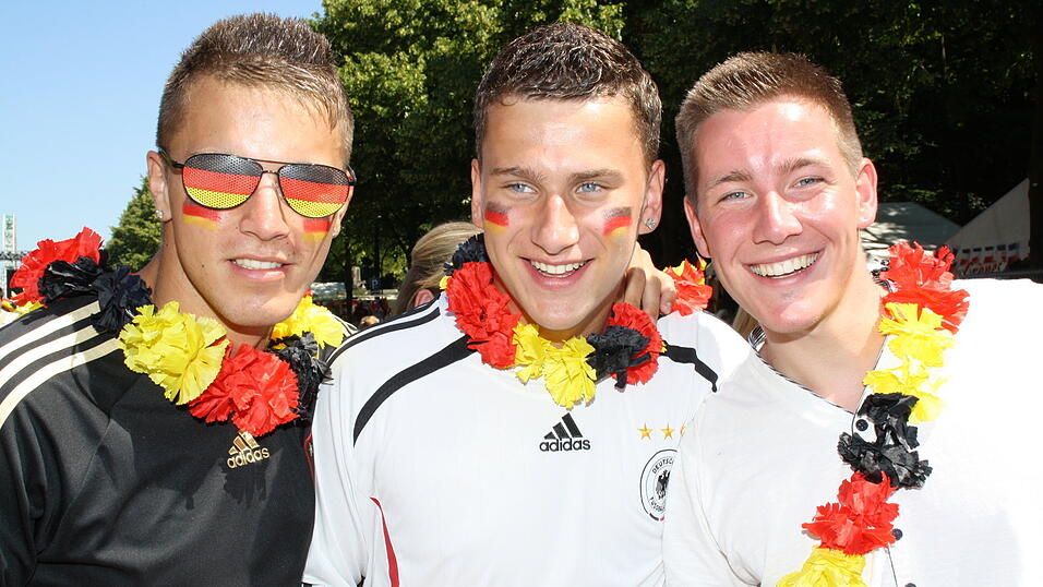 Christian Fertl war am Sonntag auf der Fanmeile in Berlin und erlebte dort das Achtelfinale gegen England auf Gro&szlig;leinwand.