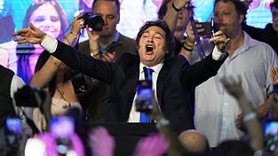 Der Jubel nach dem Sieg: Für Argentiniens Präsident Javier Milei verlief die Kongresswahl erfolgreich. Der Jubel nach dem Sieg: Für Argentiniens Präsident Javier Milei verlief die Kongresswahl erfolgreich.