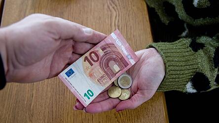 Gemeinderatsmitglieder, Kreisr&auml;te oder Bezirksr&auml;te, haben einen Rechtsanspruch auf eine Entsch&auml;digung. Mit einem Arbeitslohn sind die vergleichsweise geringen Summen nicht vergleichbar.