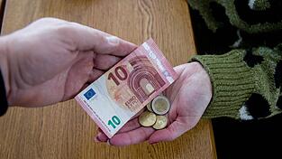 Gemeinderatsmitglieder, Kreisr&auml;te oder Bezirksr&auml;te, haben einen Rechtsanspruch auf eine Entsch&auml;digung. Mit einem Arbeitslohn sind die vergleichsweise geringen Summen nicht vergleichbar.