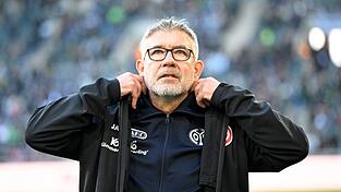 Mainzer Trainer Urs Fischer: &Uuml;berraschung gegen den FC Bayern? (Archivbild)