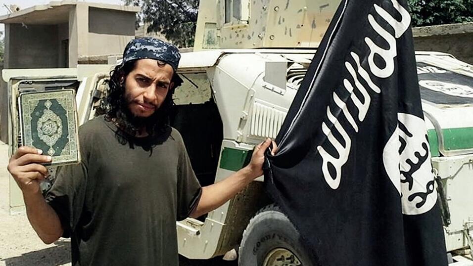 Abdelhamid Abaaoud, der mutma&szlig;liche Drahtzieher der Anschl&auml;ge von Paris, ist am Mittwoch bei einer Polizeiaktion get&ouml;tet worden.