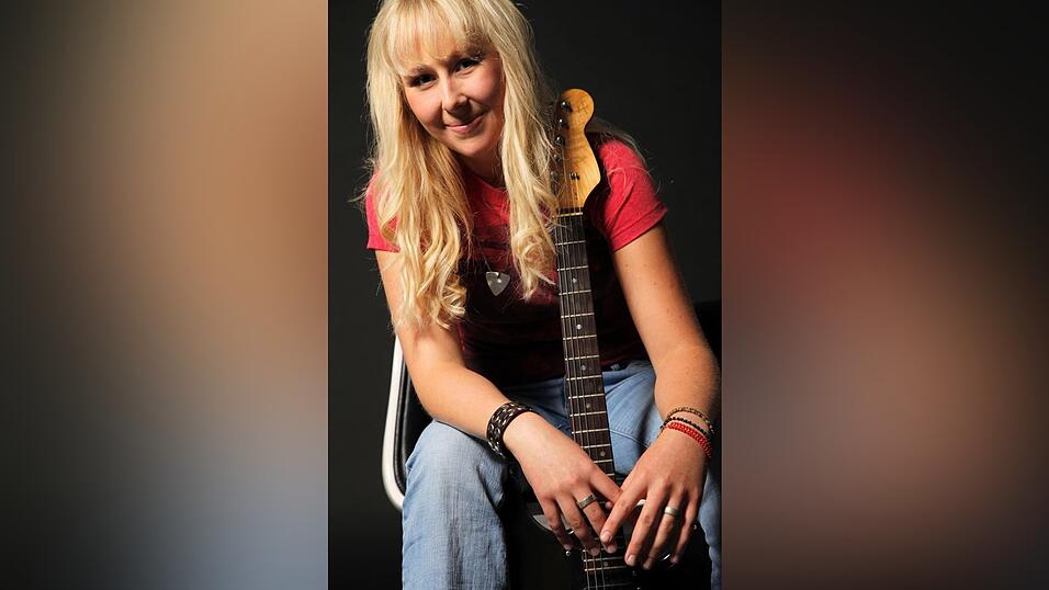 Sandra Böttner, Gitarristin der Band 'Pleased als Punch'. Sandra Böttner, Gitarristin der Band 'Pleased als Punch'.