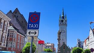 Aufgrund von steigenden Kosten für Löhne, Versicherungen, Wartungen und Reparaturen sollen die Taxigebühren zum 1. August erhöht werden. Der Ausschuss stimmte allerdings nicht allen Forderungen zu.