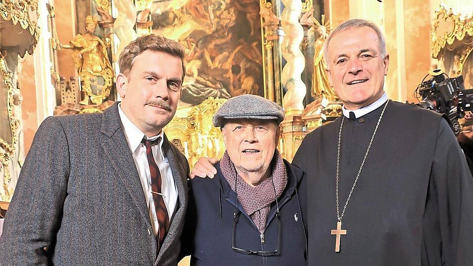 Alte Freunde: Star-Regisseur Joseph Vilsmaier (M.) mit Abt Wolfgang Hagl und Schauspieler Sebastian Bezzel, der im Film einen reuigen Sünder spielt.