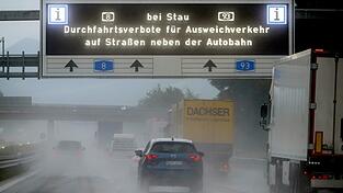 Wie im Landkreis Rosenheim gibt es nun auch im Landkreis Berchtesgadener Land Durchfahrtsverbote in Kommunen entlang der Autobahn 8.