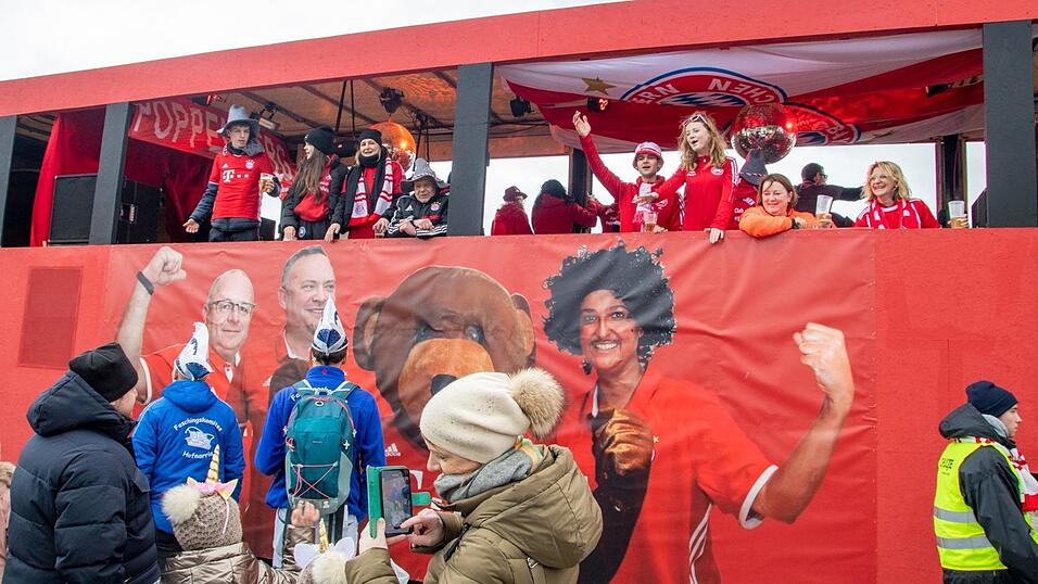 Ausgelassene Stimmung herrschte beim Faschingsumzug in Hofkirchen.