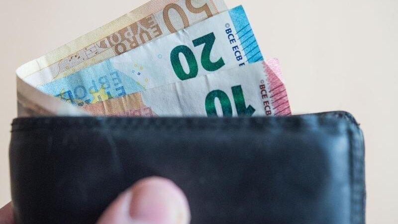 Weniger im Geldbeutel: Die Einkommen werden in Mitleidenschaft gezogen. (Symbolbild)