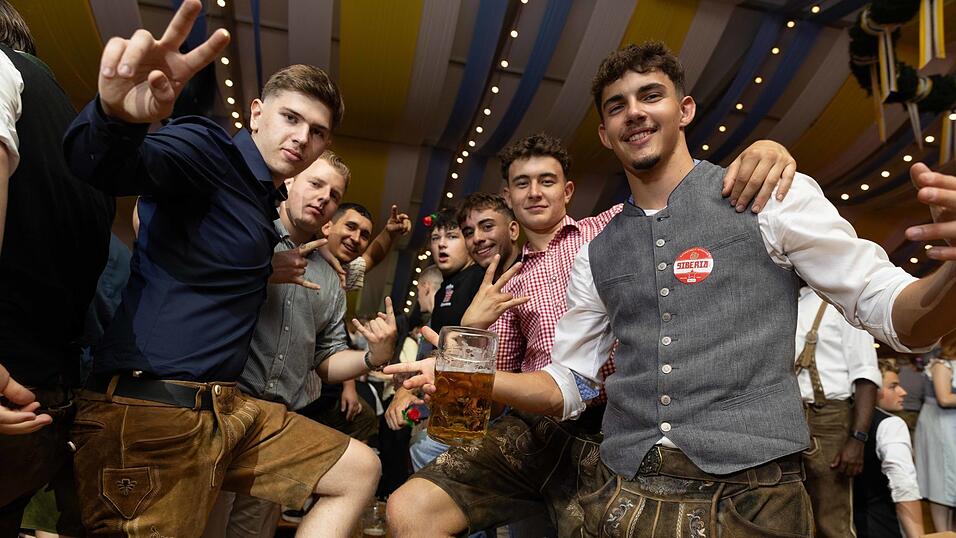 Die Partybilder vom Freitag, 7. August, aus dem Festzelt Reisinger. Die Partybilder vom Freitag, 7. August, aus dem Festzelt Reisinger.
