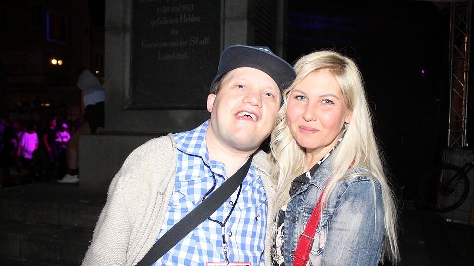 Viele Landshuter genossen ihren Freitagabend auf dem Bismarckplatzfest.