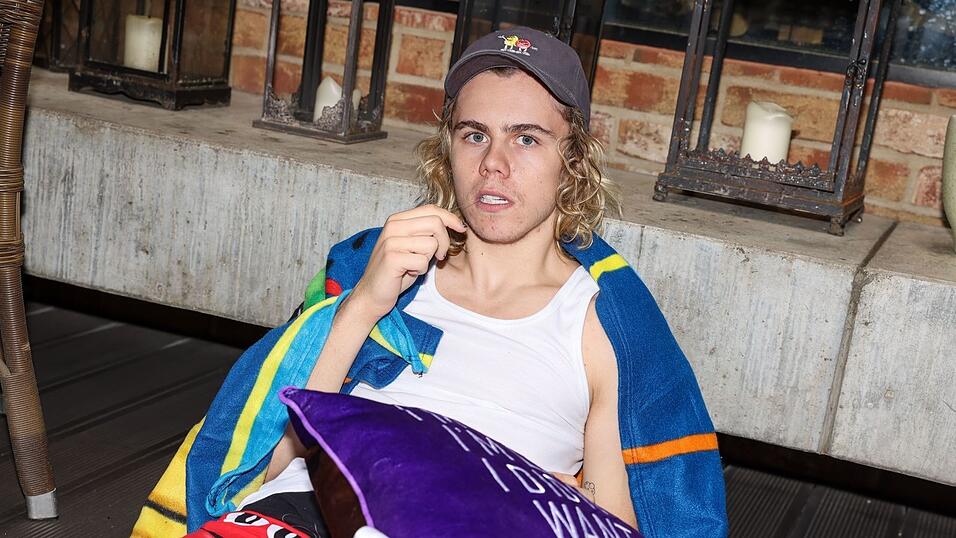 The Kid Laroi hat seine Trennung offenbar kreativ werden lassen. The Kid Laroi hat seine Trennung offenbar kreativ werden lassen.