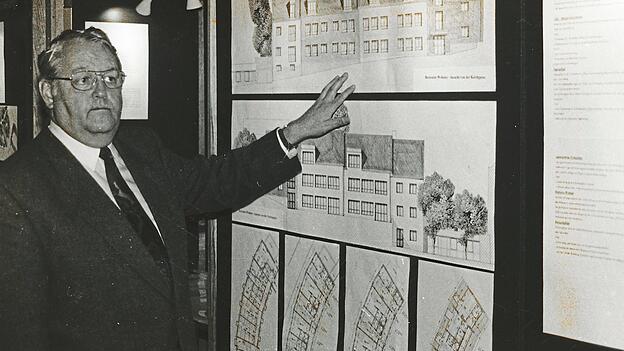 Erwin Rennschmid (UWG) sezte sich erstmals 1990 mit einer Stichwahl f&uuml;r das Amt des B&uuml;rgermeisters der Stadt Dingolfing durch. Er hatte das Amt bis 2002 inne.