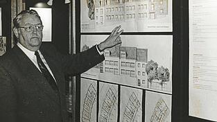 Erwin Rennschmid (UWG) sezte sich erstmals 1990 mit einer Stichwahl f&uuml;r das Amt des B&uuml;rgermeisters der Stadt Dingolfing durch. Er hatte das Amt bis 2002 inne.