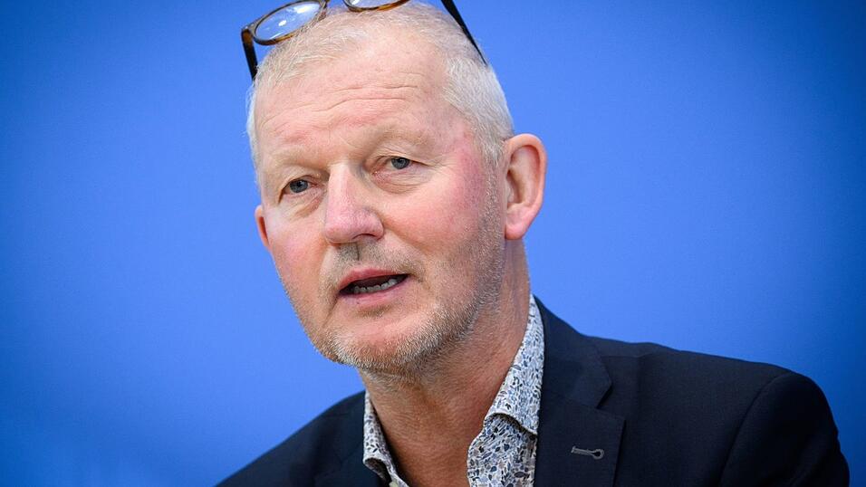 Der Erziehungswissenschaftler Olaf K&ouml;ller sieht neben den Risiken auch die Chancen f&uuml;r Jugendliche im digitalen Raum. (Archivbild)