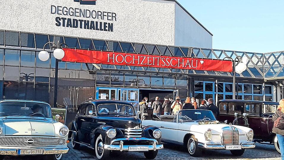 Viel zu sehen und zu erleben gab es am Wochenende bei der Hochzeitsschau in den Stadthallen. Viel zu sehen und zu erleben gab es am Wochenende bei der Hochzeitsschau in den Stadthallen.
