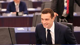 Jordan Bardella, Vorsitzender der rechtspopulistischen Partei Rassemblement National (RN) nimmt an der Plenarsitzung des Europäischen Parlaments teil (Archivfoto).