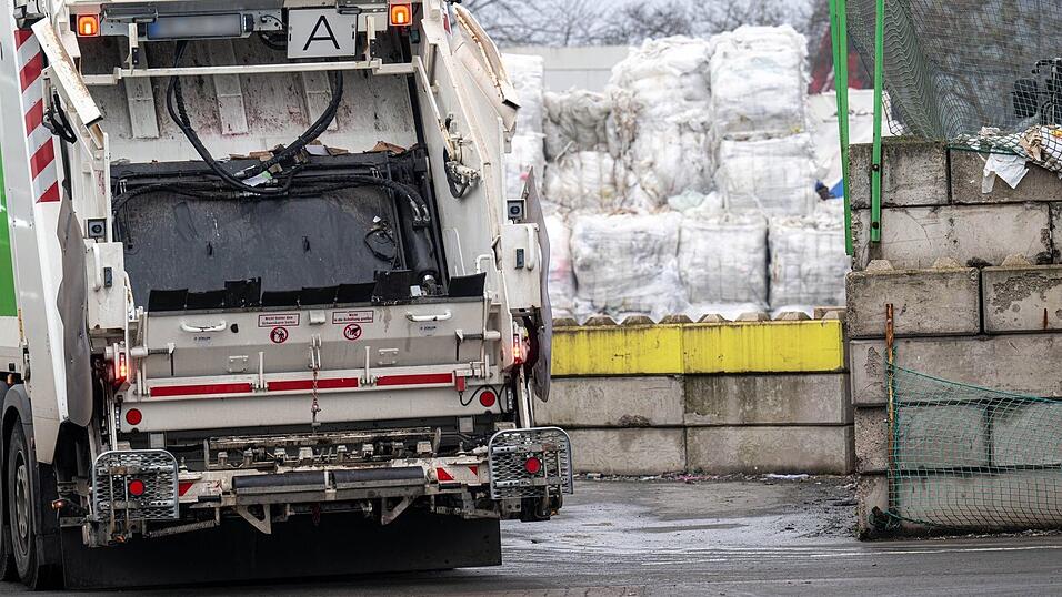 Der Säugling wurde im Müll gefunden.