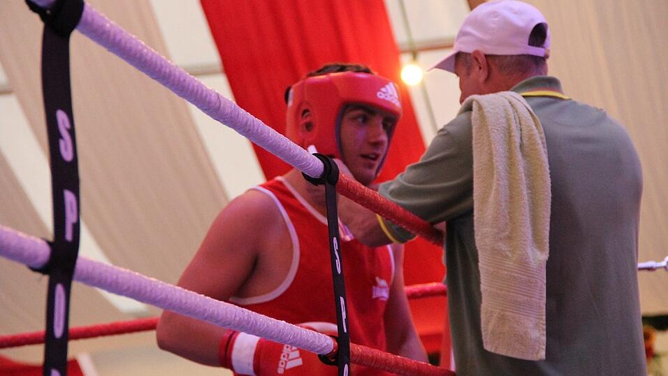 Im Lechner-Festzelt hie&szlig; es am Sonntag wieder 'Let&acute;s get ready to rumble'.