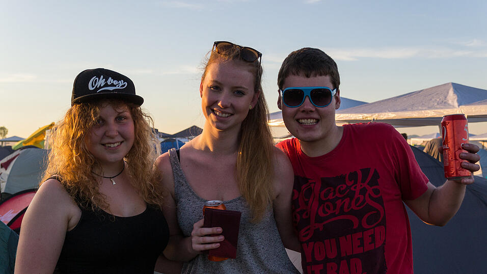 Ein Streifzug durch das Campinggelände: Trotz heißer Temperaturen sind die Festivalbesucher bestens gelaunt. (Foto: Susanne Raith) Ein Streifzug durch das Campinggelände: Trotz heißer Temperaturen sind die Festivalbesucher bestens gelaunt. (Foto: Susanne Raith)